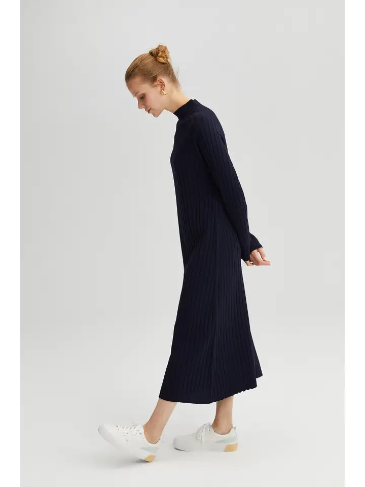 Winters Best Maxi Dress - Image 8