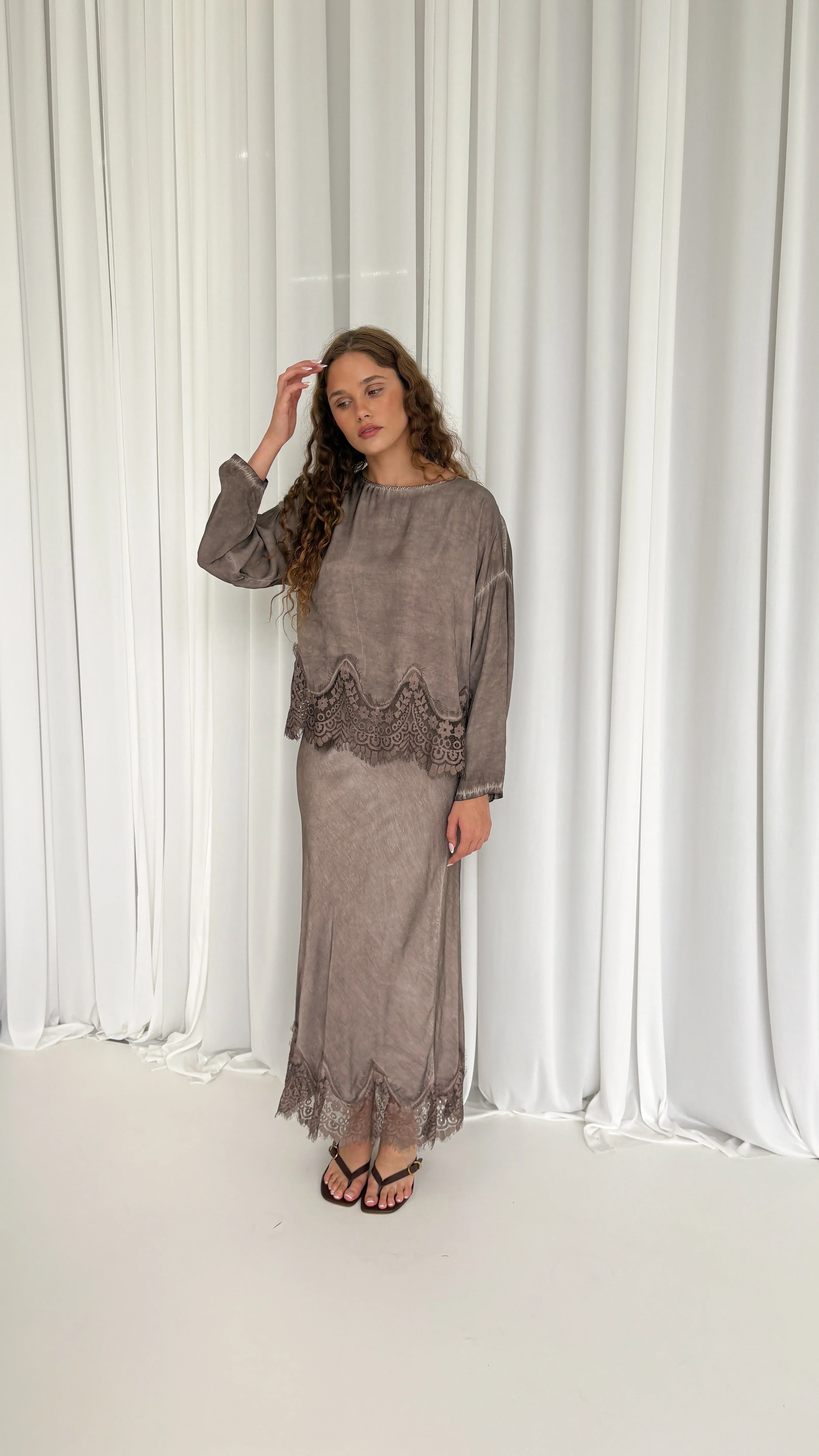 The Enchanted Lace Maxi Skirt - Image 3